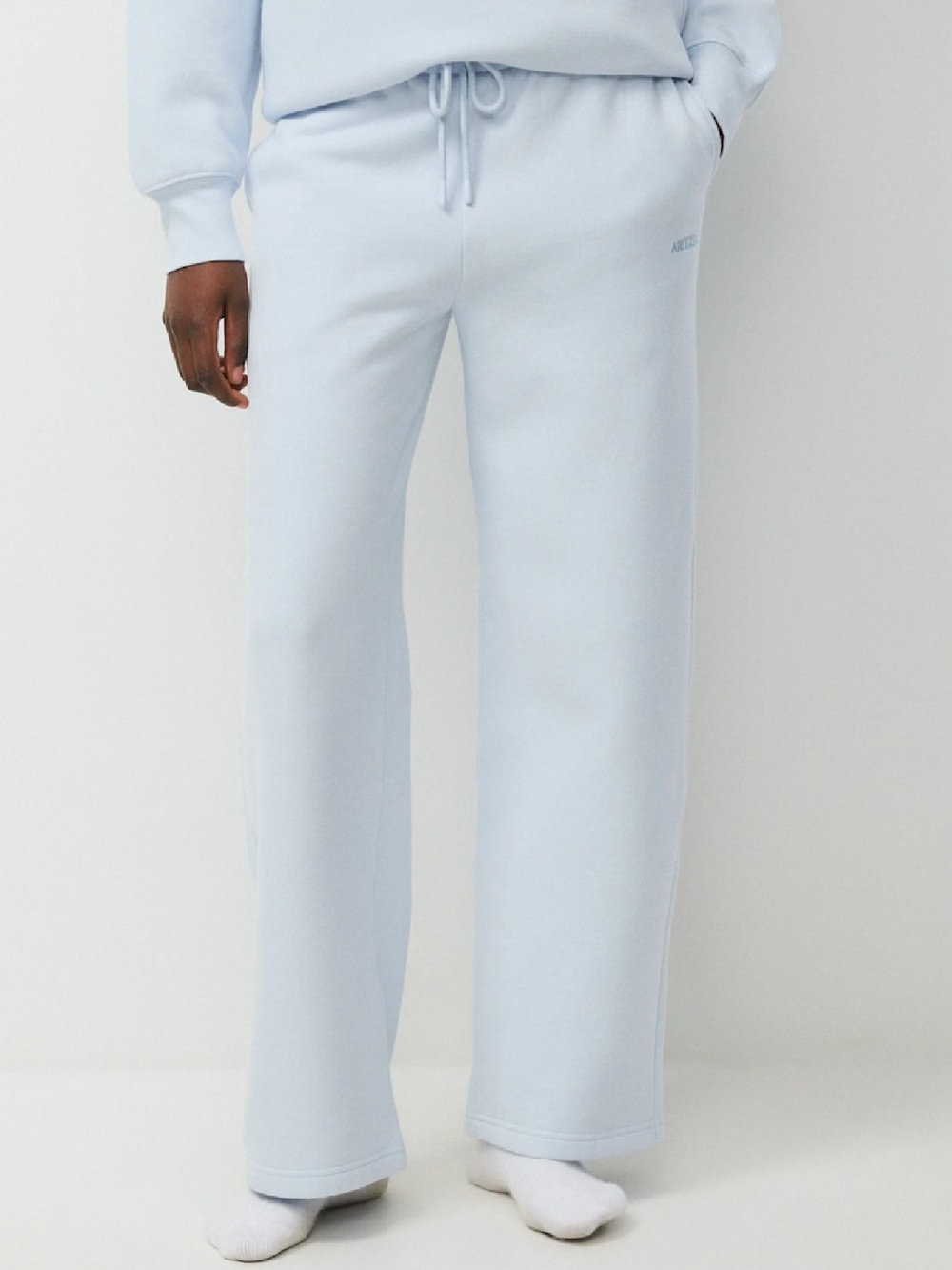 Aritzia Cozy Sweatfleece Light Blue wide leg sweatpants NWOT - Picture 3 of 9